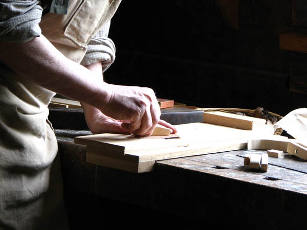 Ofrecemos un servicio de <strong>carpintería  de madera y ebanistería en Biurrun-Olcoz</strong> adaptado a las necesidades del <strong>cliente</strong>.